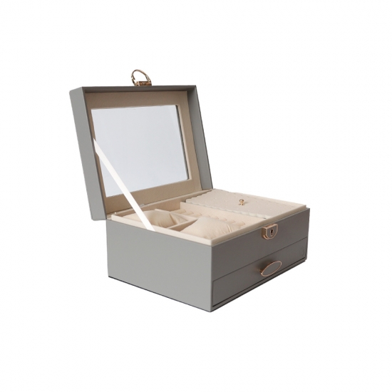 Կաշվե զարդատուփ  բանալիով և դարակով 8-11 300